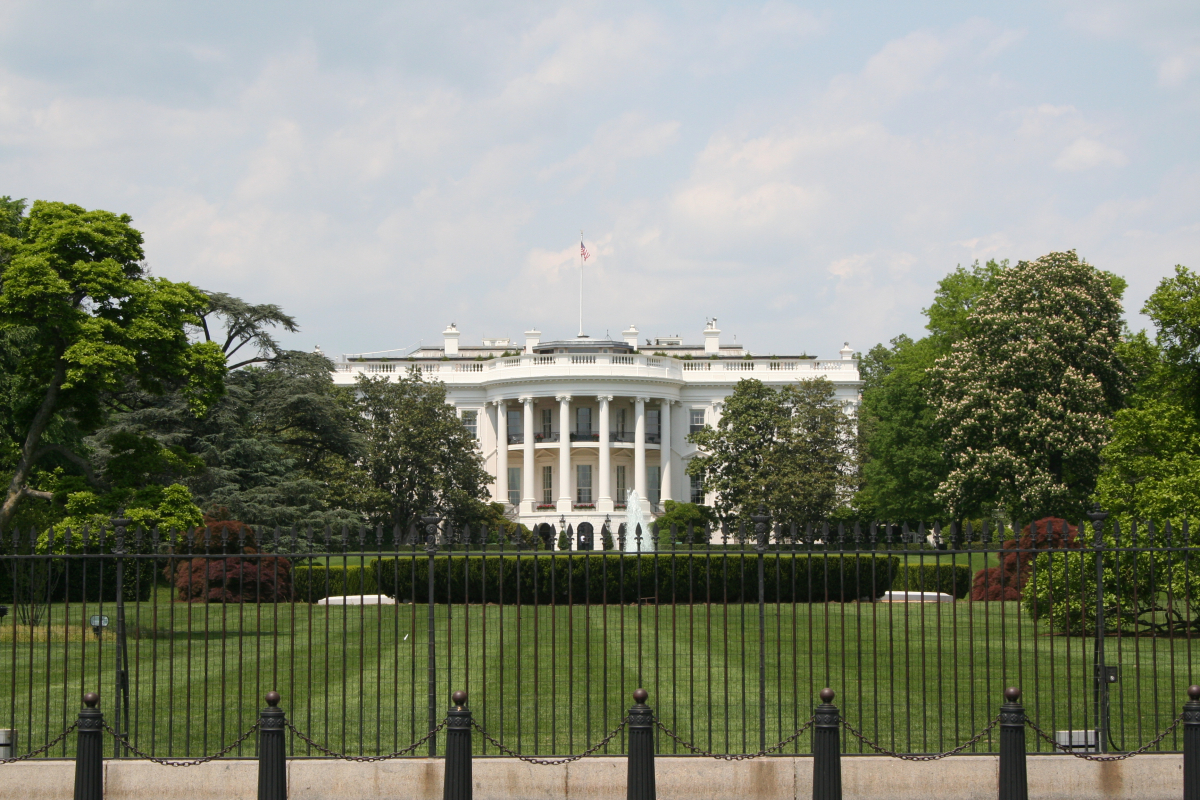visiting-the-white-house-in-washington-dc-the-constitutional-walking